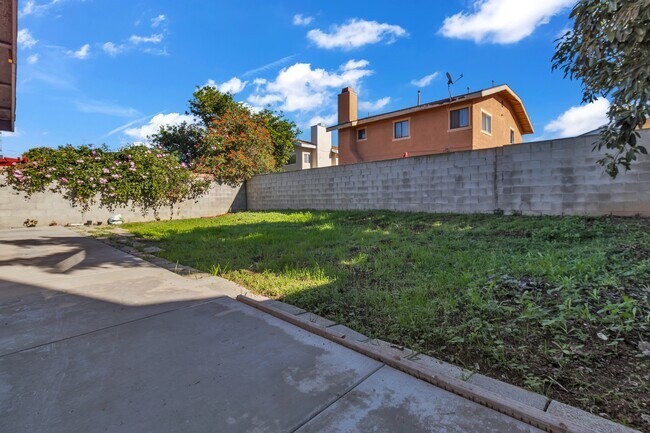 Foto del edificio - 1688 Bruin St