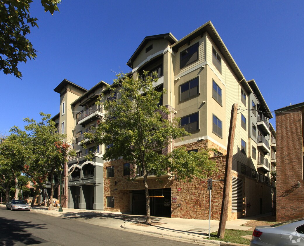 Texan & Vintage Student Apartments Austin, TX