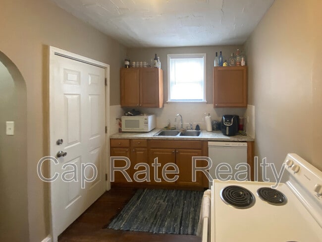 Building Photo - 616 S Ogden Ave