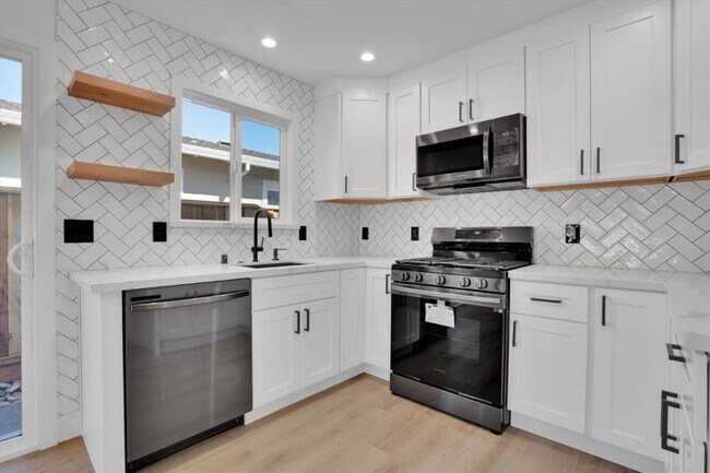 Kitchen - 644 Vasona Ave