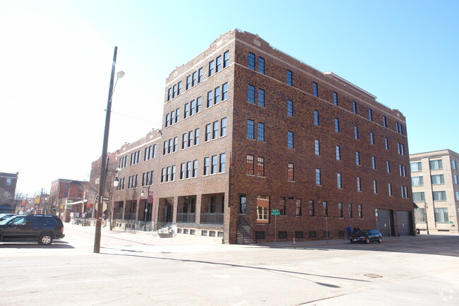 Building Photo - 151 N Rock Island St