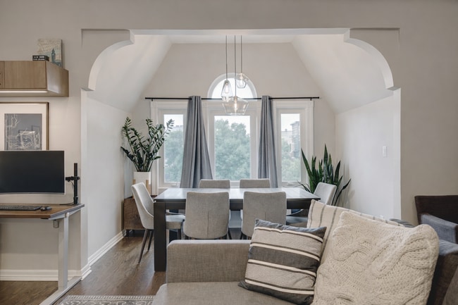 Building Photo - 1128 W Fullerton Ave