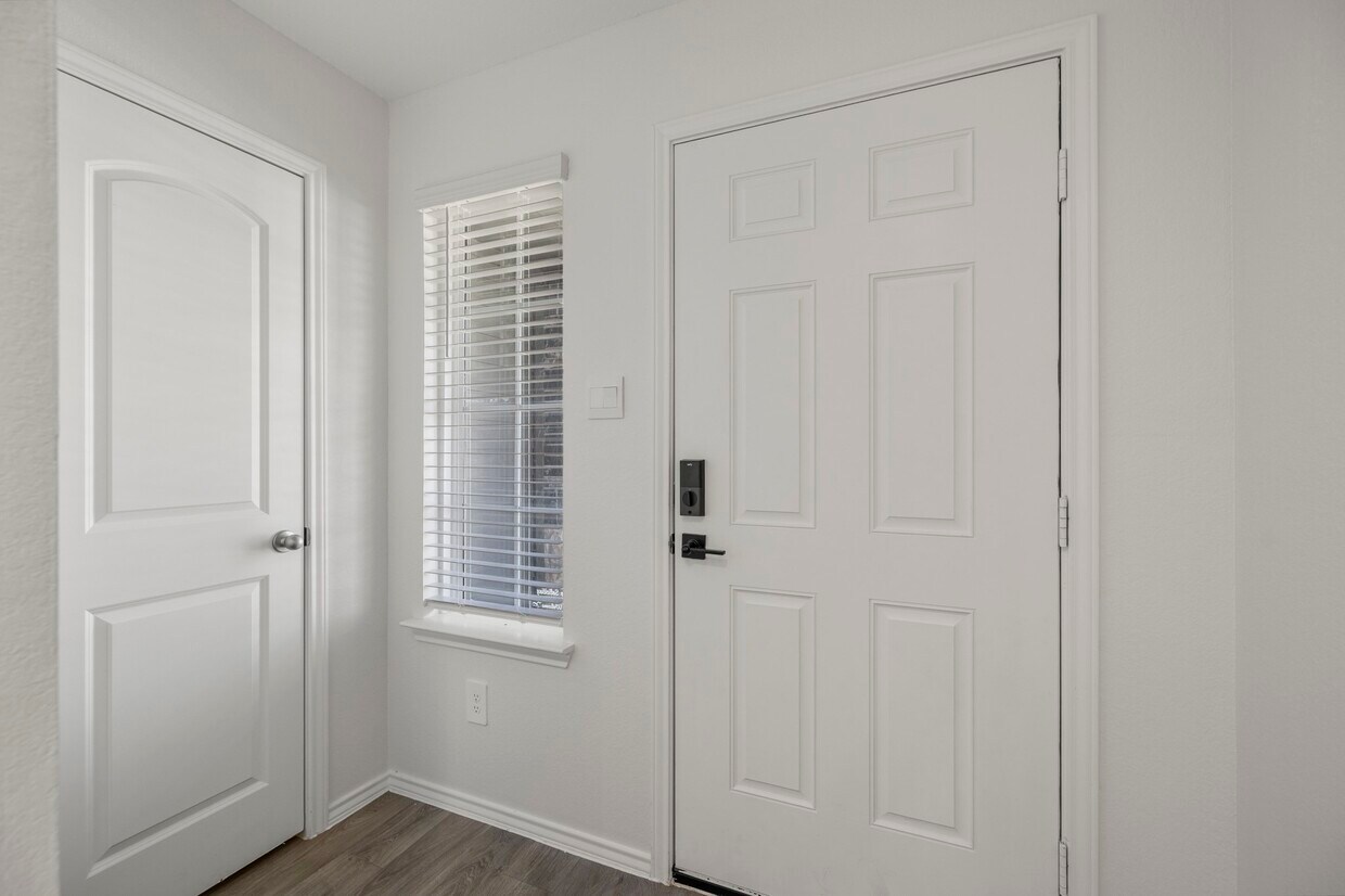 Primary Photo - 5402 Auburn Gardens Ct