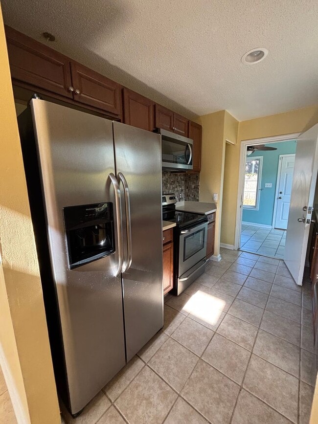 Foto del edificio - FOR RENT