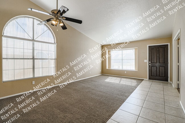 Foto del edificio - 2202 E Mountain Sky Ave