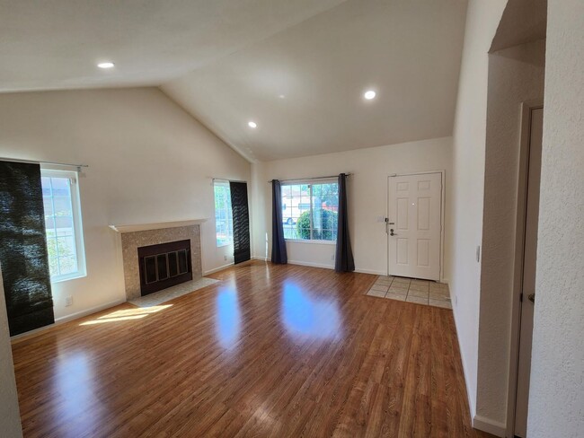 Building Photo - Nor Cal Realty, Inc - 3 Bedroom 2 Bath Hou...