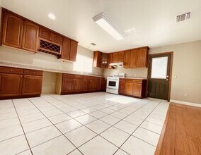 Building Photo - 419 N Nicholson Ave