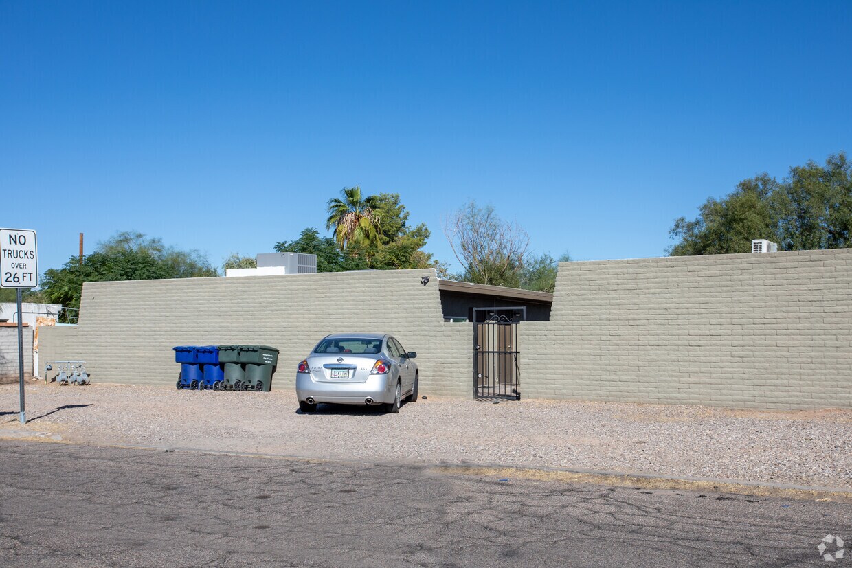 Building Photo - 3451 N Flowing Wells Rd
