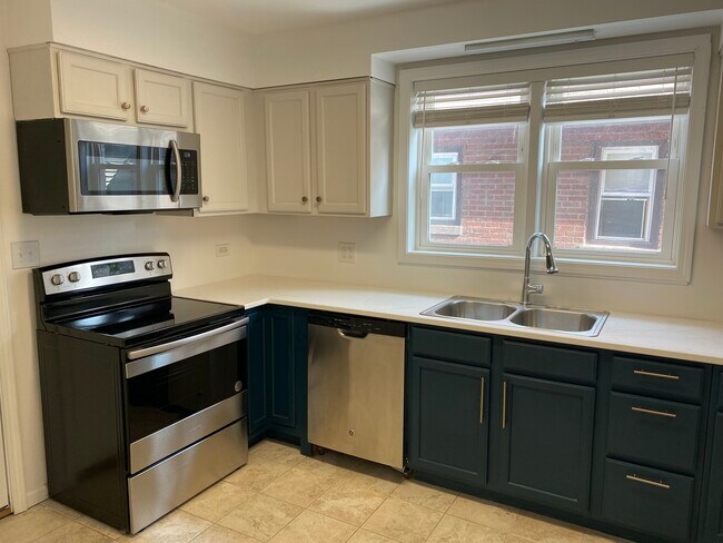 Kitchen - 2111 Emerson St