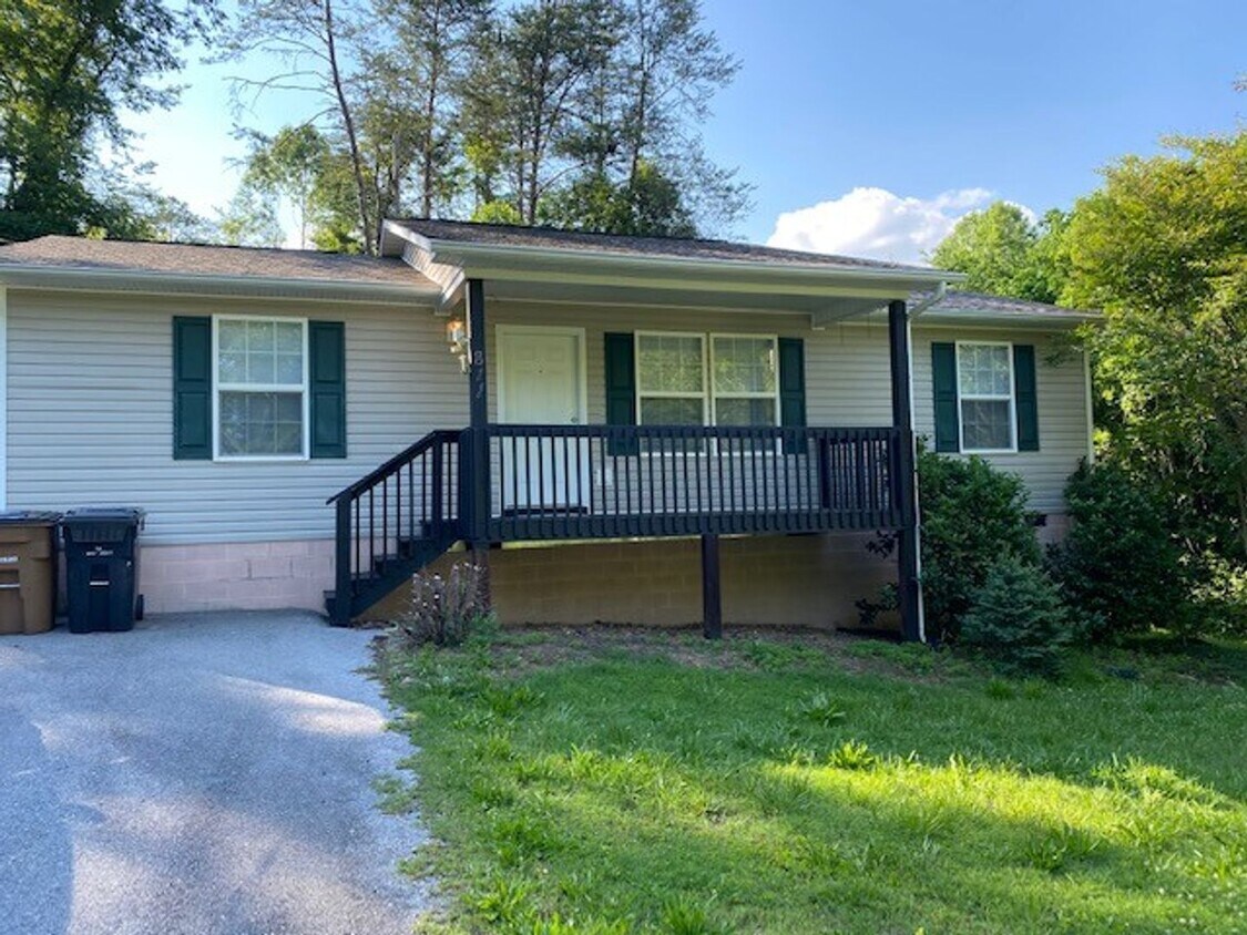 Primary Photo - Knoxville, 3 bedroom home with fenced yard