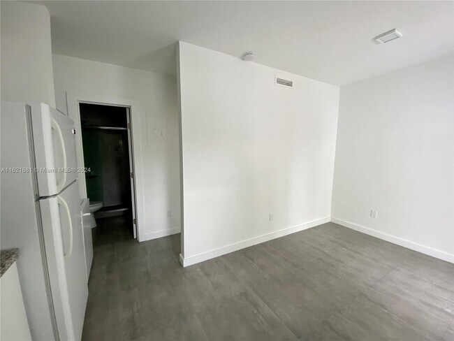 Building Photo - 3051 SW 27th Ln
