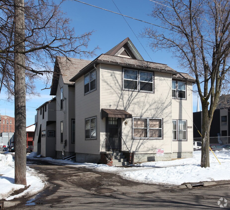 Primary Photo - 222 W Wesley St