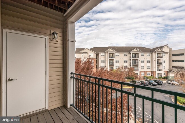 Building Photo - 12954 Centre Park Cir