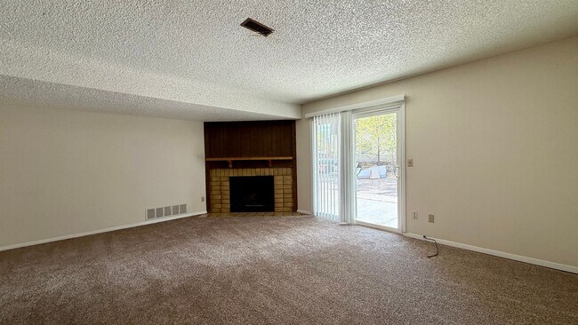 Foto del edificio - Move in ready unit on Holli Springs