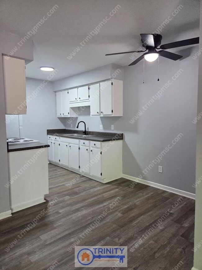 Foto del edificio - Ground Floor Apartment Ready NOW!