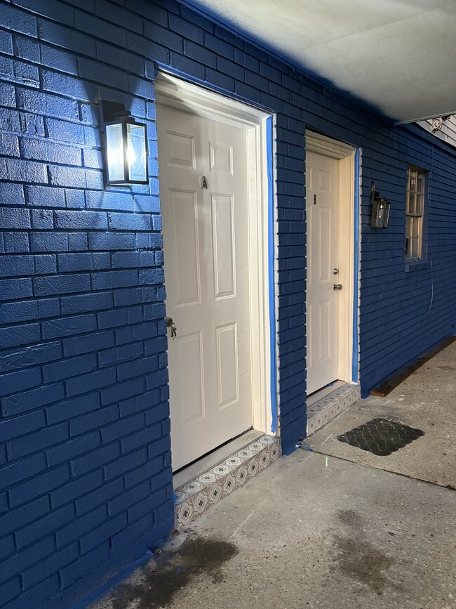 Building Photo - 3609 Golden Dr