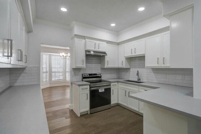 Building Photo - 2400 N Braeswood Blvd