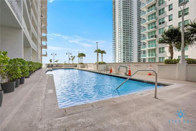 Foto del edificio - 1200 Brickell Bay Dr