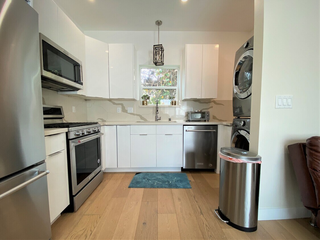 1165 S Muirfield Rd Unit 1, Los Angeles, CA 90019 Apartments in Los