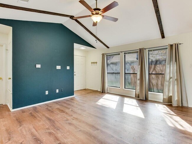 Building Photo - 1003 Markham Ln