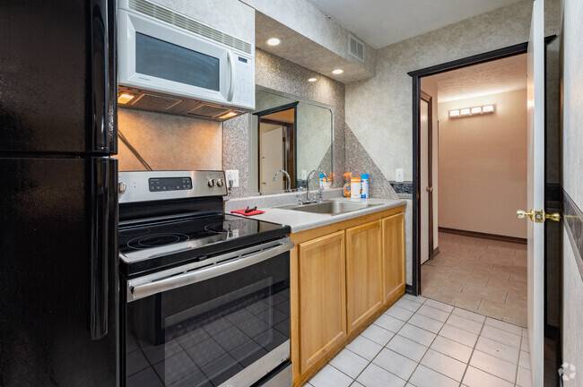 Party Room Kitchen - Chardon Hills