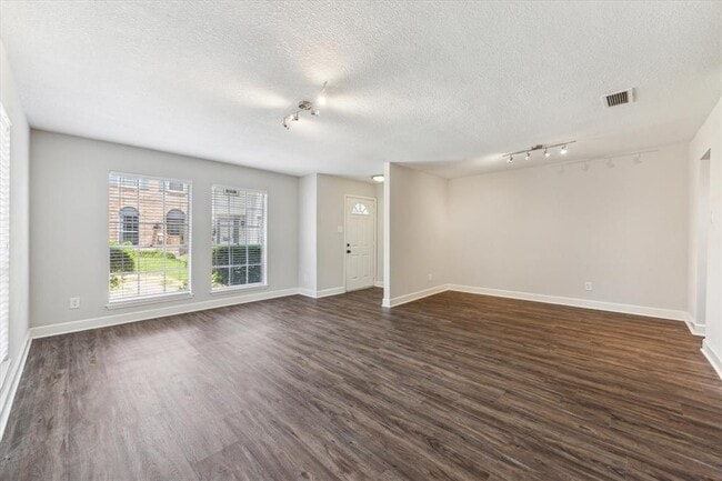 Building Photo - 1107 Country Pl Dr