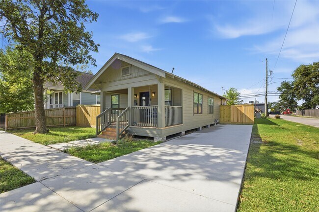 Building Photo - 1415 Tabor St