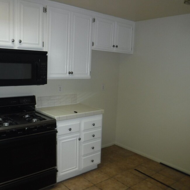 Building Photo - Townsquare: 1 Bedroom 1 Bath Condo,