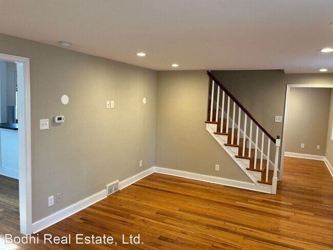 Building Photo - 3 br, 2 bath House - Updated 3 bedroom/ 2 ...