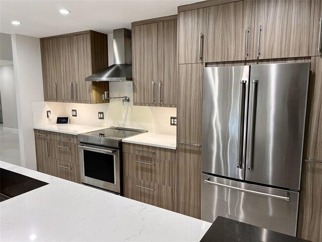 Building Photo - 720 Birdie Ct