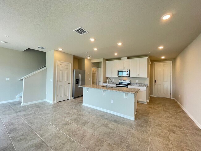 Building Photo - 3 Bedroom, 2.5 Bath Town Home in Greens at...