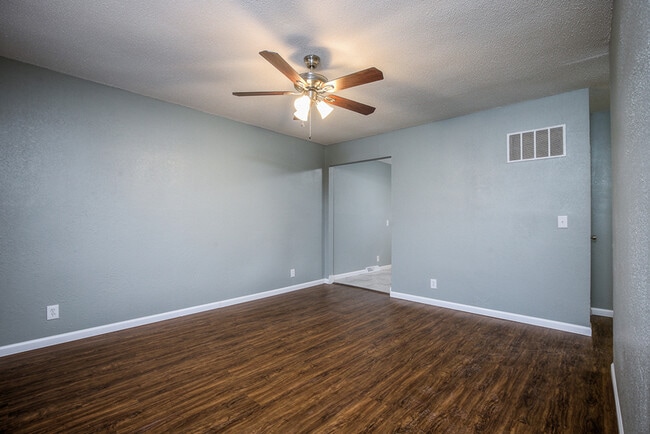 Building Photo - 514 NE Corder St