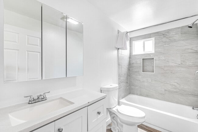 Foto del edificio - 8910 Avalon Blvd