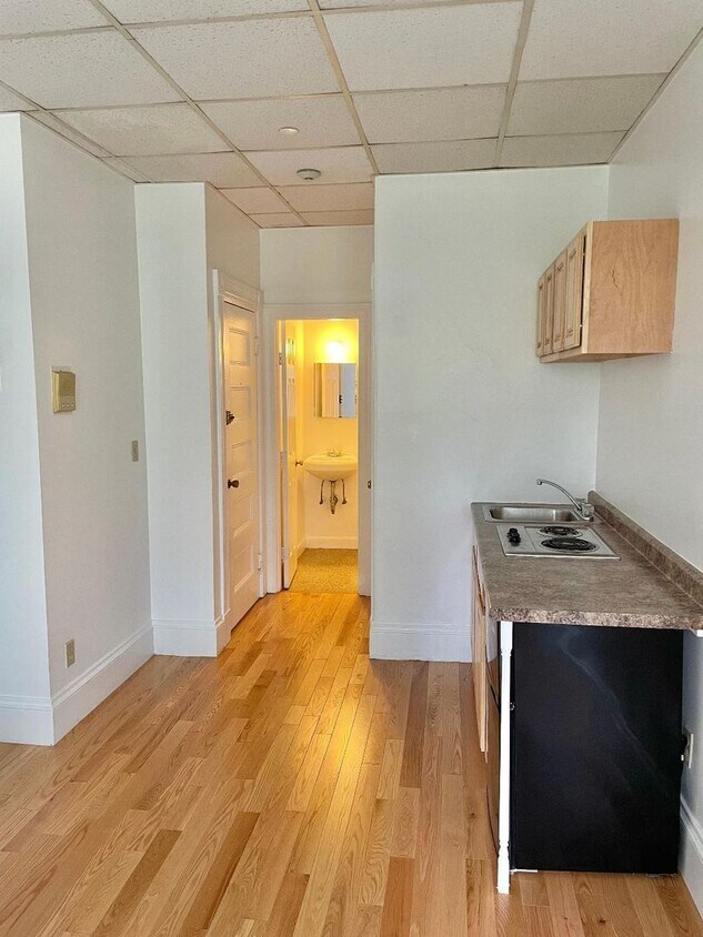 Foto del edificio - Avl NOW No Fee!- Sunny, cozy studio near BU, Kenmore, Longwood!