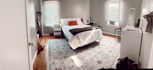 Foto del edificio - Beautifully Remodeled 2 Bedroom Apartment Across from UNC with In-Unit Laundry & A/C