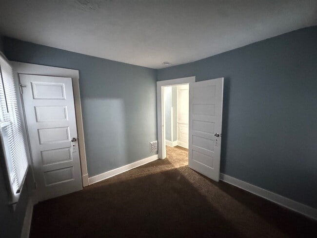 Building Photo - Charming 3-Bedroom Property in Prime Location