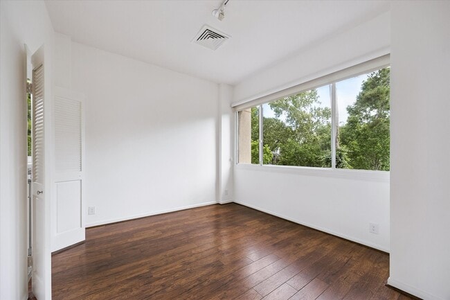 Building Photo - 49 Briar Hollow Ln