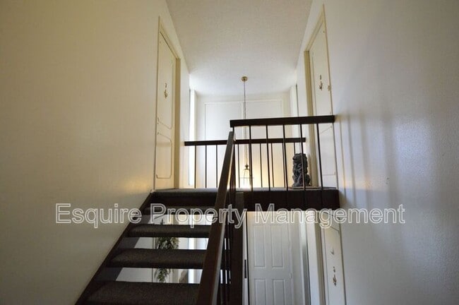 Building Photo - 31578 Agoura Rd