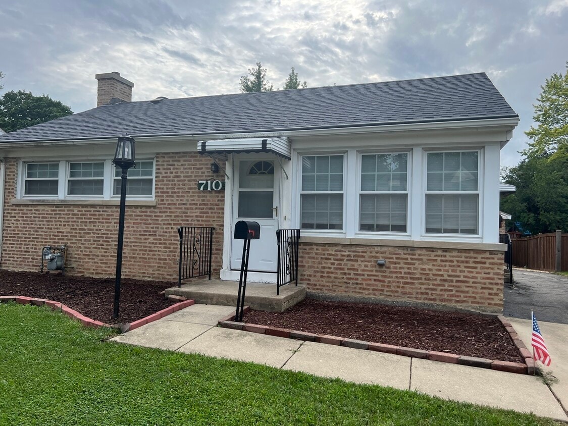 710 S Elmhurst Rd, Mount Prospect, IL 60056 House Rental in Mount