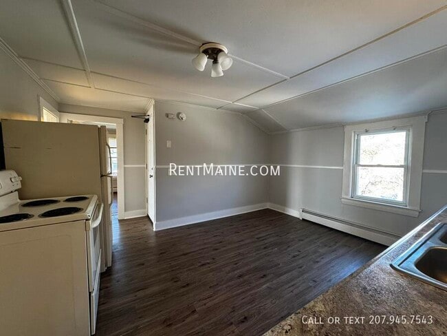 Building Photo - 131 College Ave