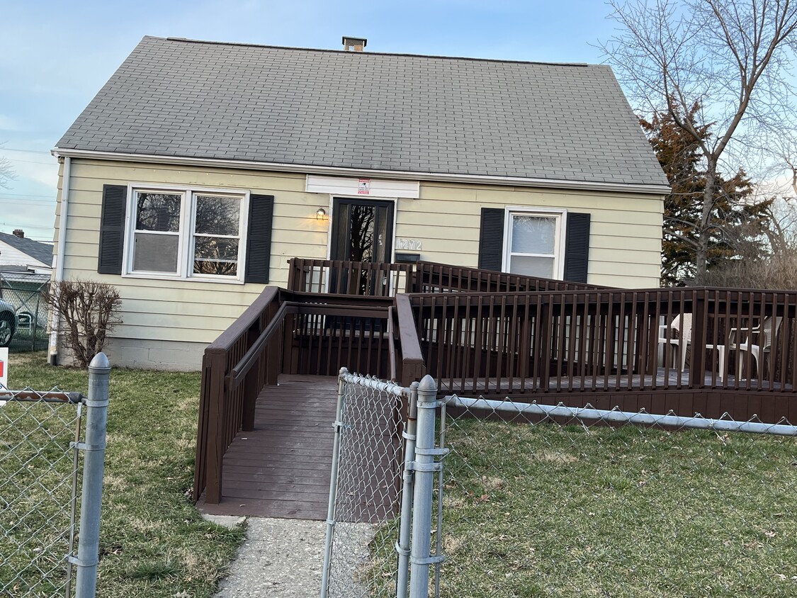 Primary Photo - 1272 E 16th Ave