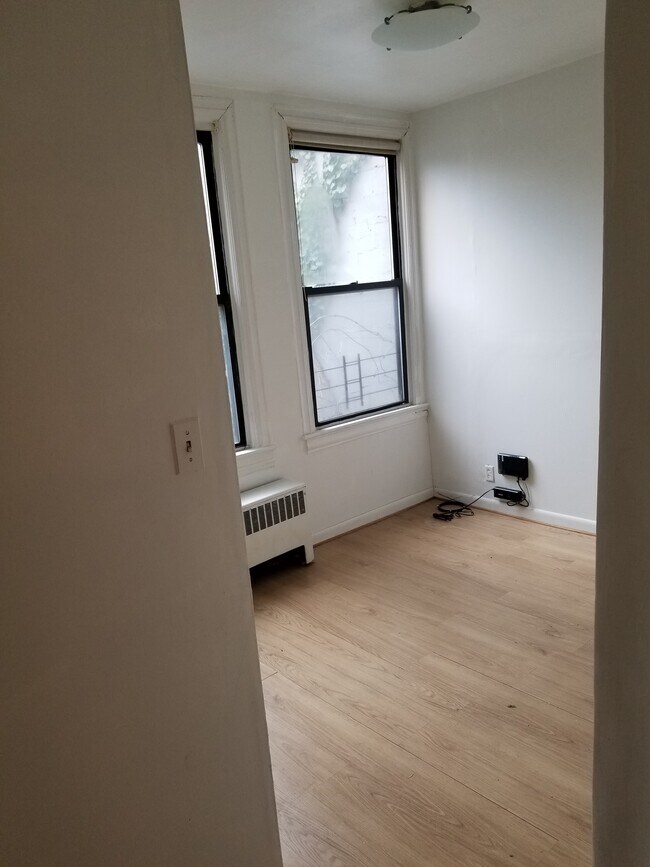 Building Photo - 849 Kent Ave