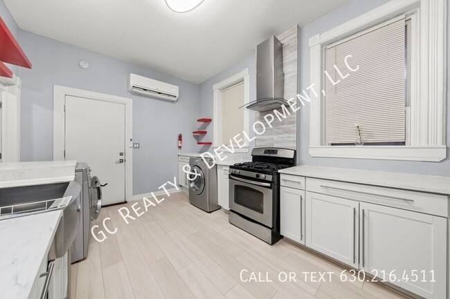 Building Photo - 2307 S Leavitt St
