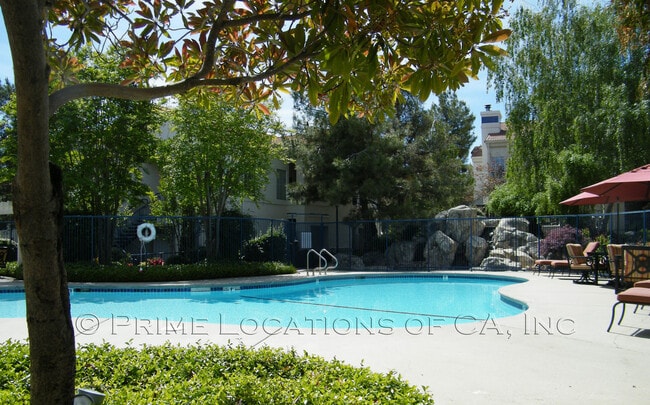 Building Photo - 2811 Beachcomber Dr E