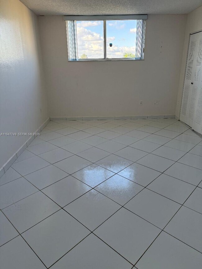 Foto del edificio - 8321 NW 7th St