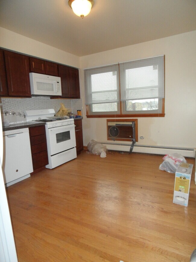 Building Photo - 4919 Enfield Ave