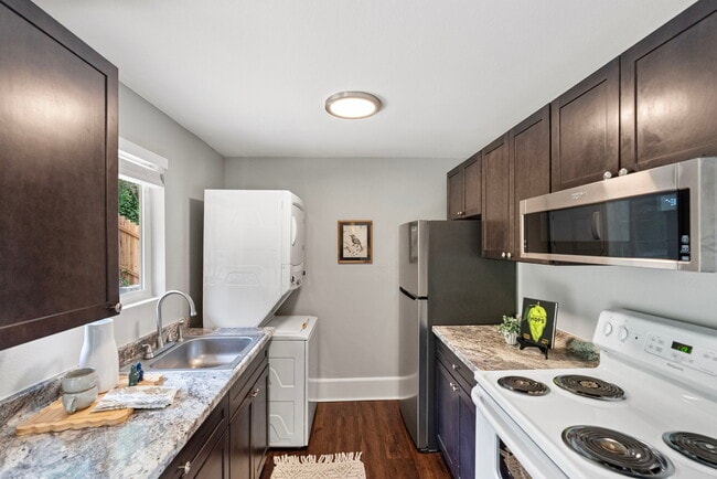 Building Photo - 3226 Halverson Ave