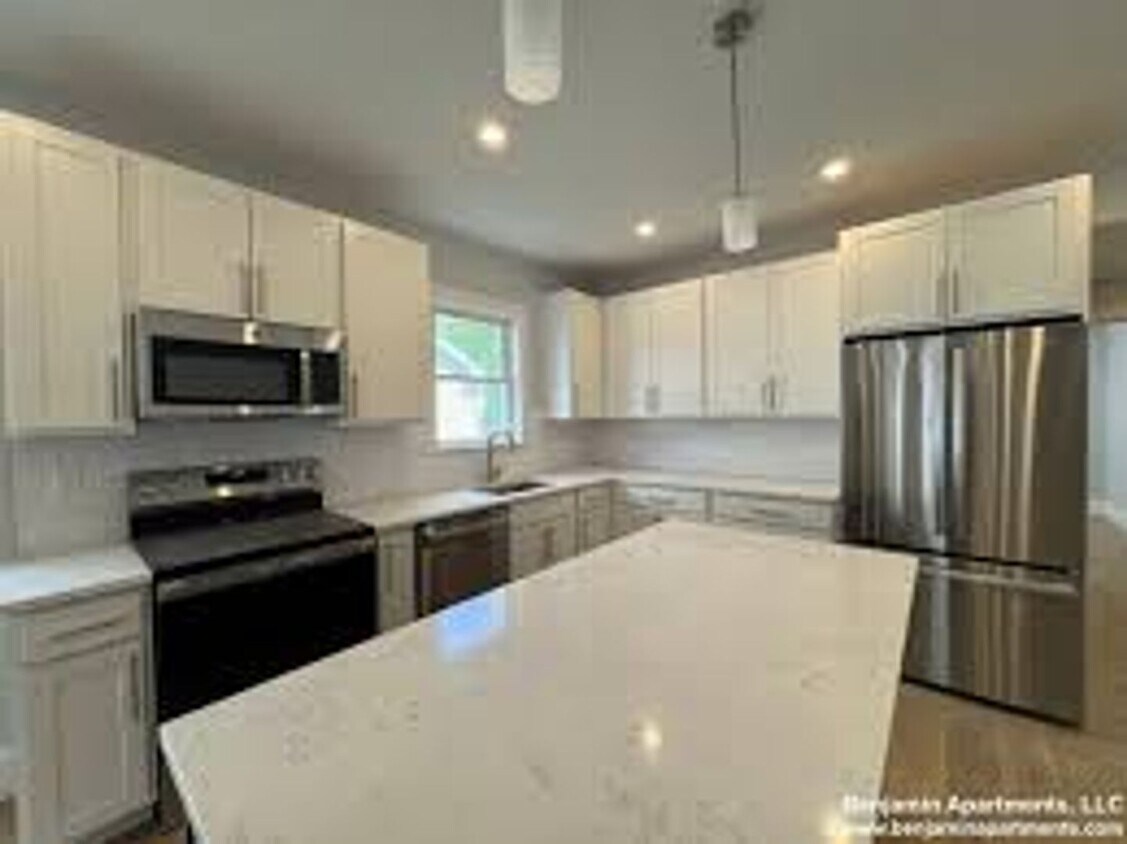 Foto principal - All New, In-Unit Washer and Dryer, Parking...