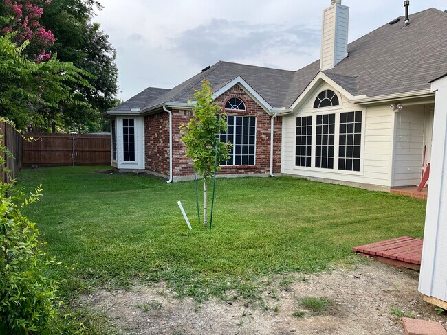 Foto del edificio - 2813 Claremont Dr