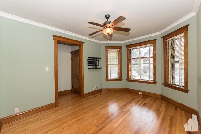 Building Photo - 3710 N Damen Ave